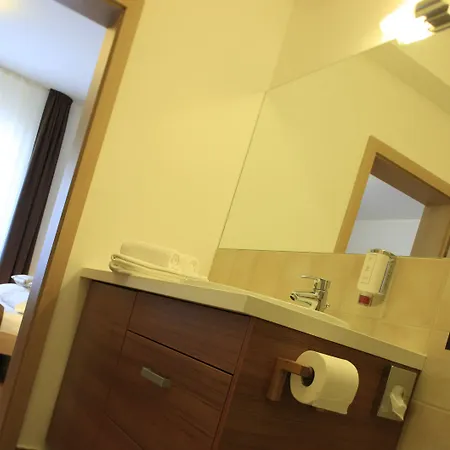 Ahotel 4* ليوبليانا