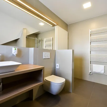 Ahotel Готель 4*