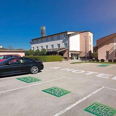 Hotel Ahotel 4*