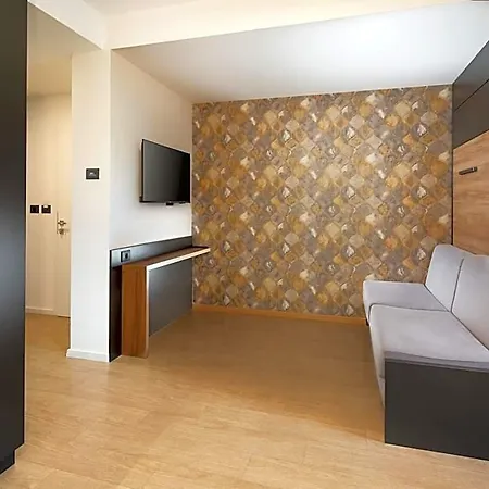 Hotel Ahotel 4*