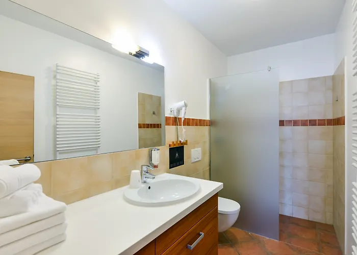 Ahotel Любляна