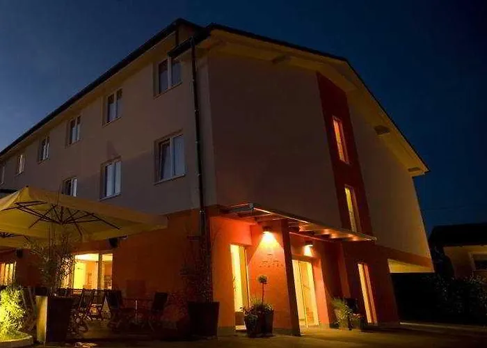 Ahotel Отель 4*